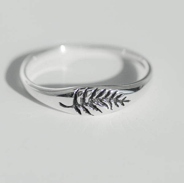 Fern Signet Ring – Silver